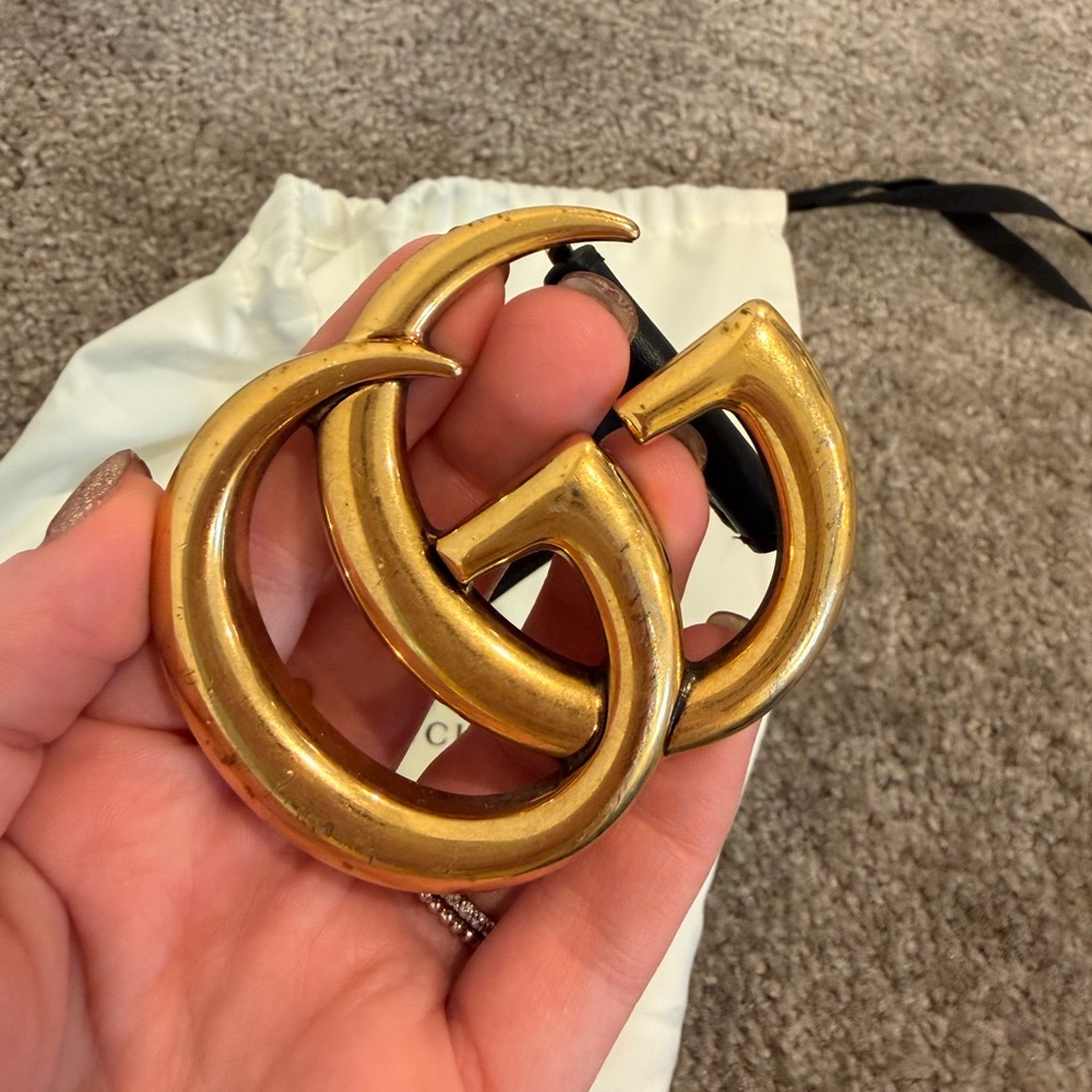 Gucci Black Leather Belt with large Gold GG Buckle - Picture 8 of 11